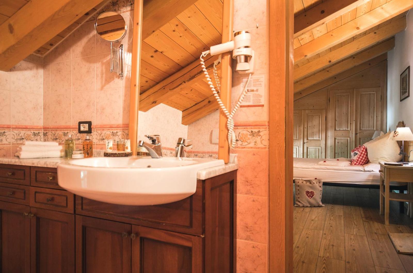Chalet Alpenrose Bio Wellness Naturhotel Cogolo Exteriér fotografie